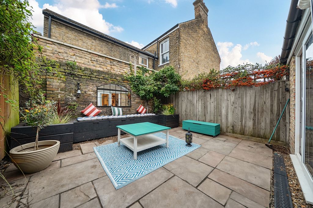 Property photo 3 of 16 Garden