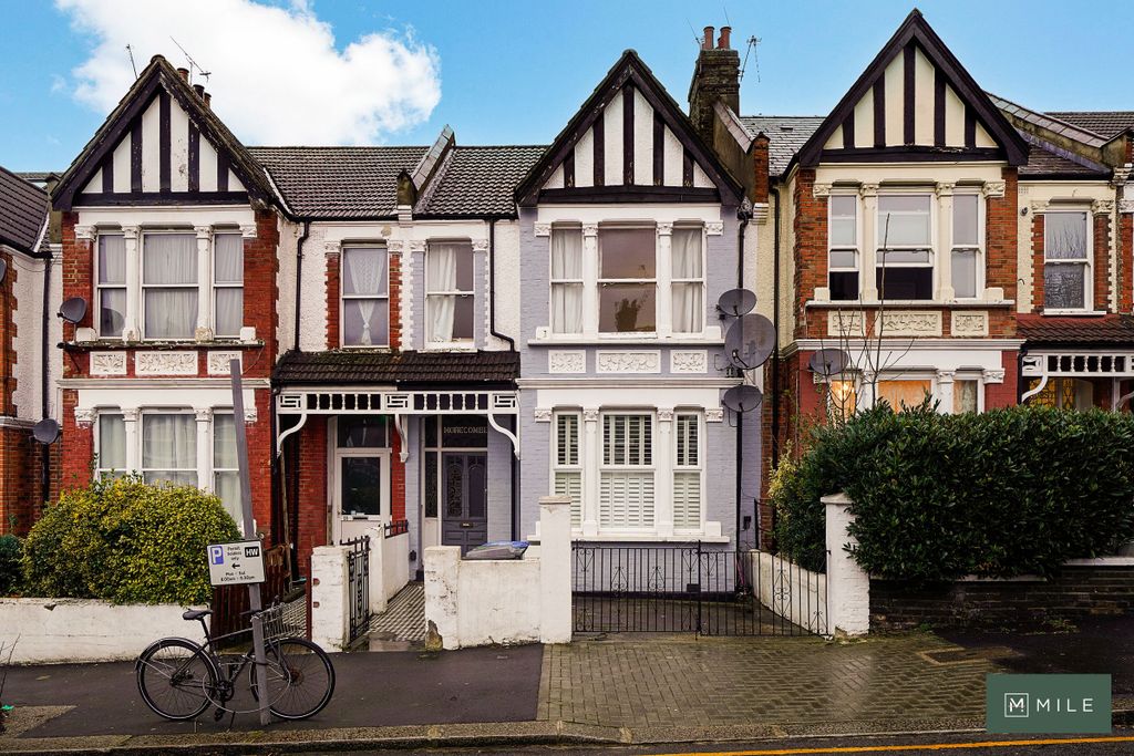 Property photo 2 of 13 Flat B, 20 Lushington Road - 9Newlw1Kunbpe9Eoqxu0