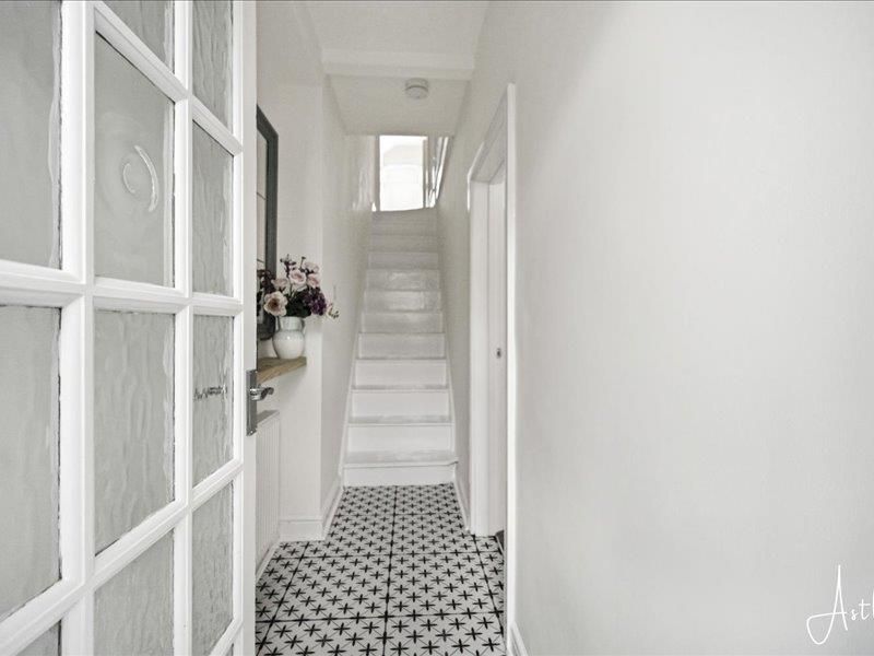 Property photo 3 of 27 Hallway