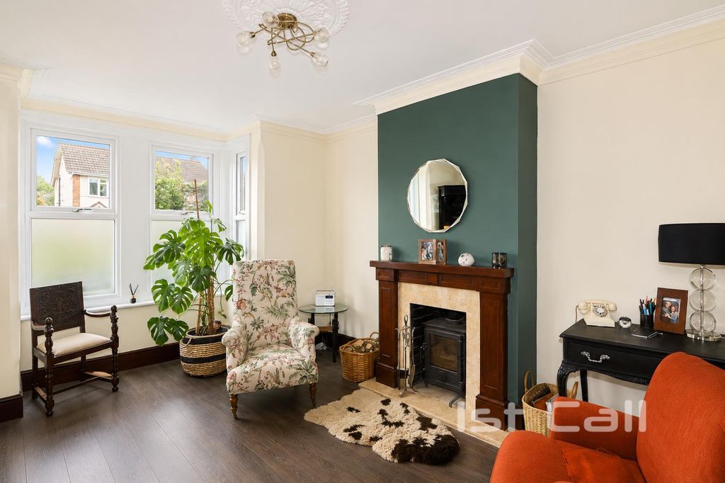 Property photo 2 of 19 Front Lounge