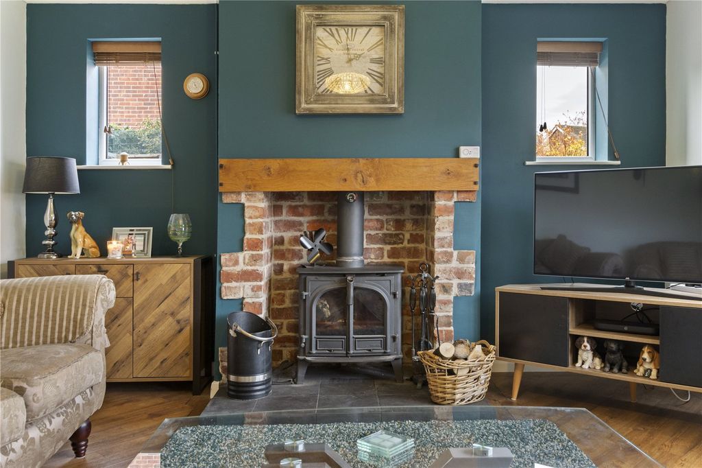 Property photo 3 of 30 Lounge