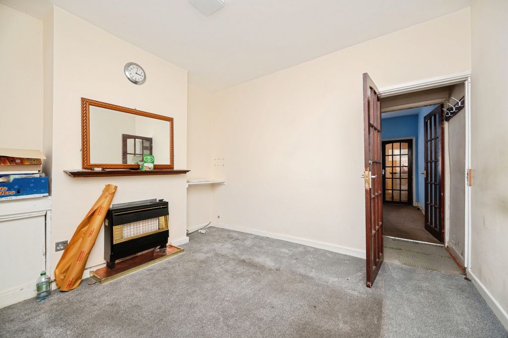 Property photo 2 of 26