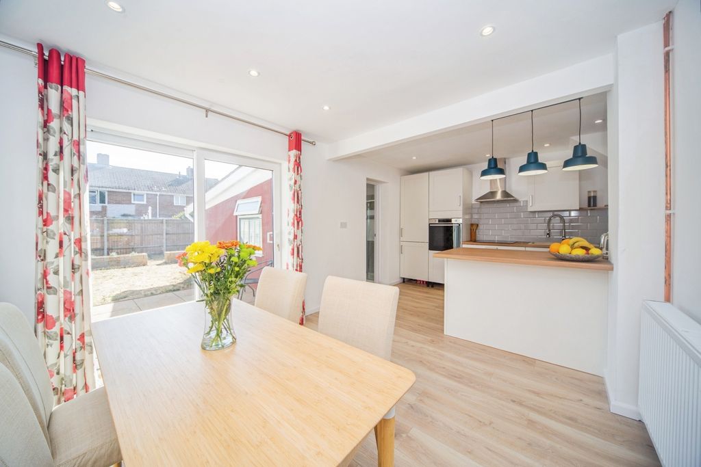 Property photo 3 of 17 Pbox-Img.Jpg