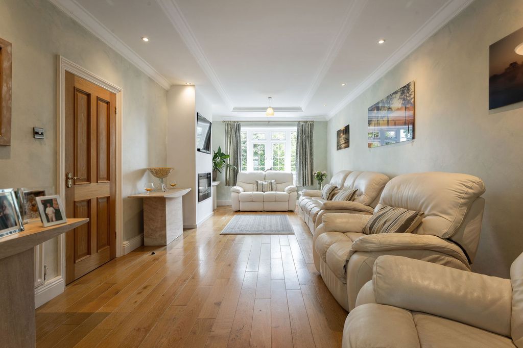 Property photo 2 of 32