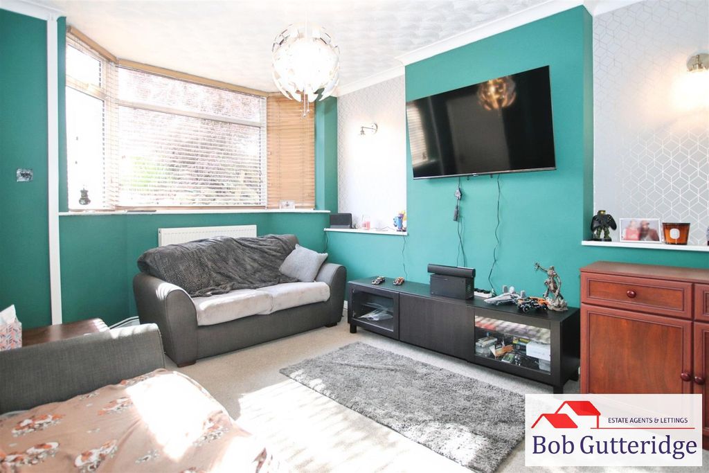 Property photo 2 of 25 Lounge