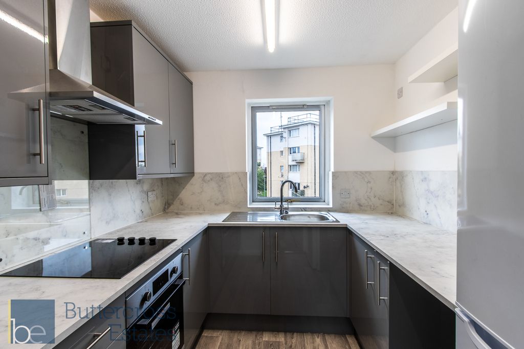 Property photo 2 of 11 Kitchen