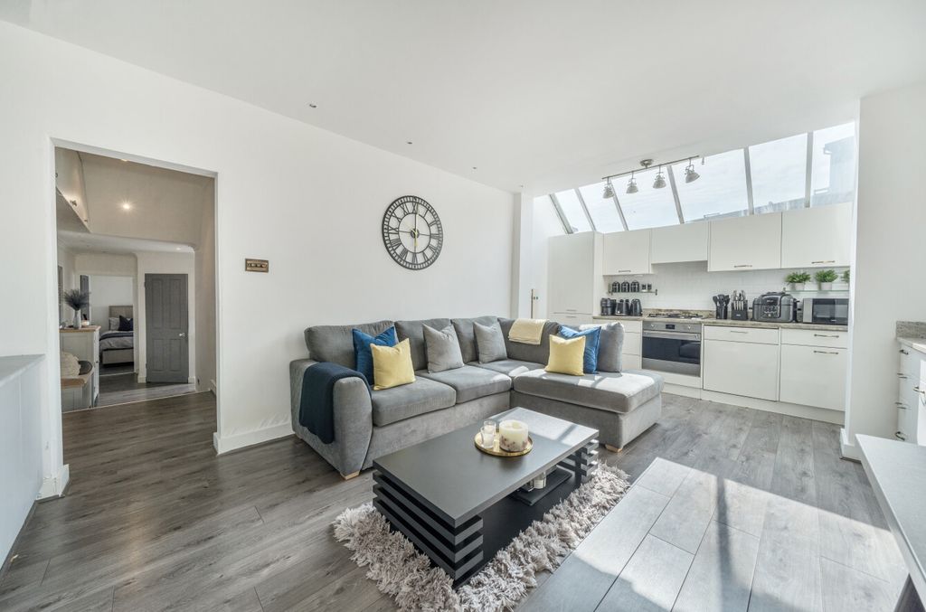 Property photo 1 of 18 1327951-11-68834d...