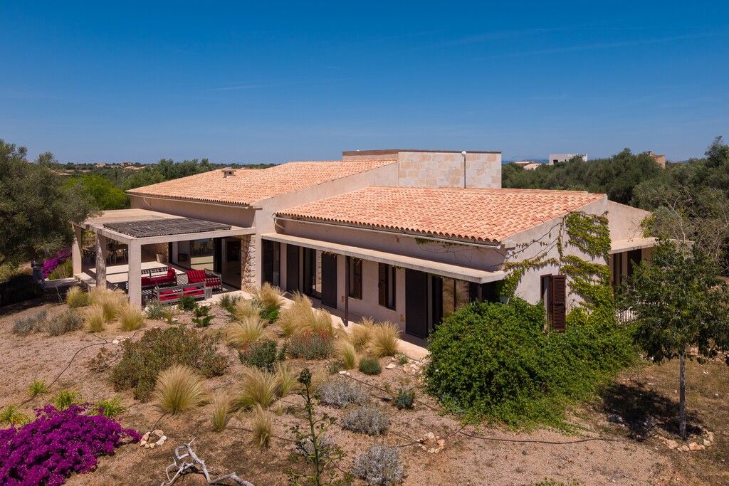 Property photo 2 of 20 Facade (6)