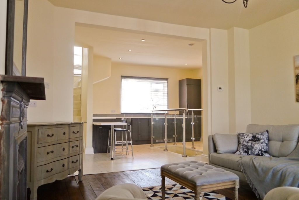 Property photo 2 of 12 P102