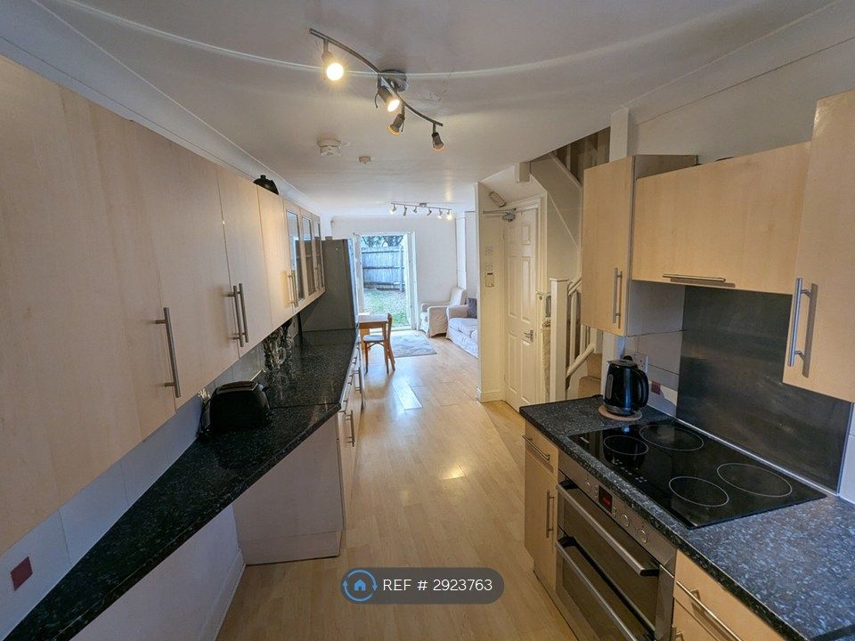 Property photo 2 of 10 Kitchen / Lounge
