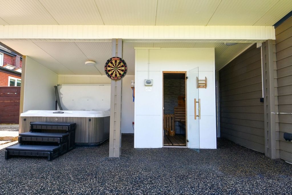 Property photo 2 of 48