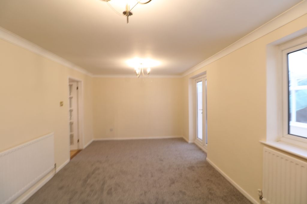 Property photo 3 of 17 Living Room1.2