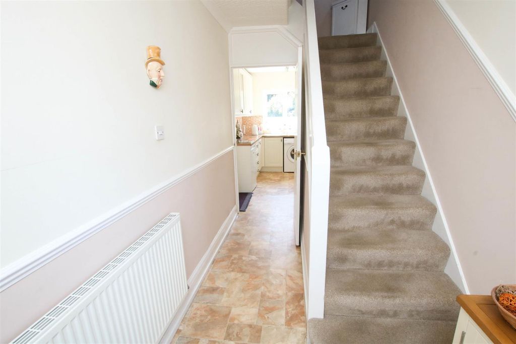 Property photo 3 of 21 Entrance Hall