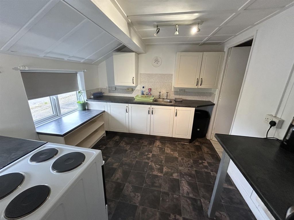 Property photo 3 of 8 33463A88-Ca8E-4604-B3F1-0c3Aa6806d1E.Jpg