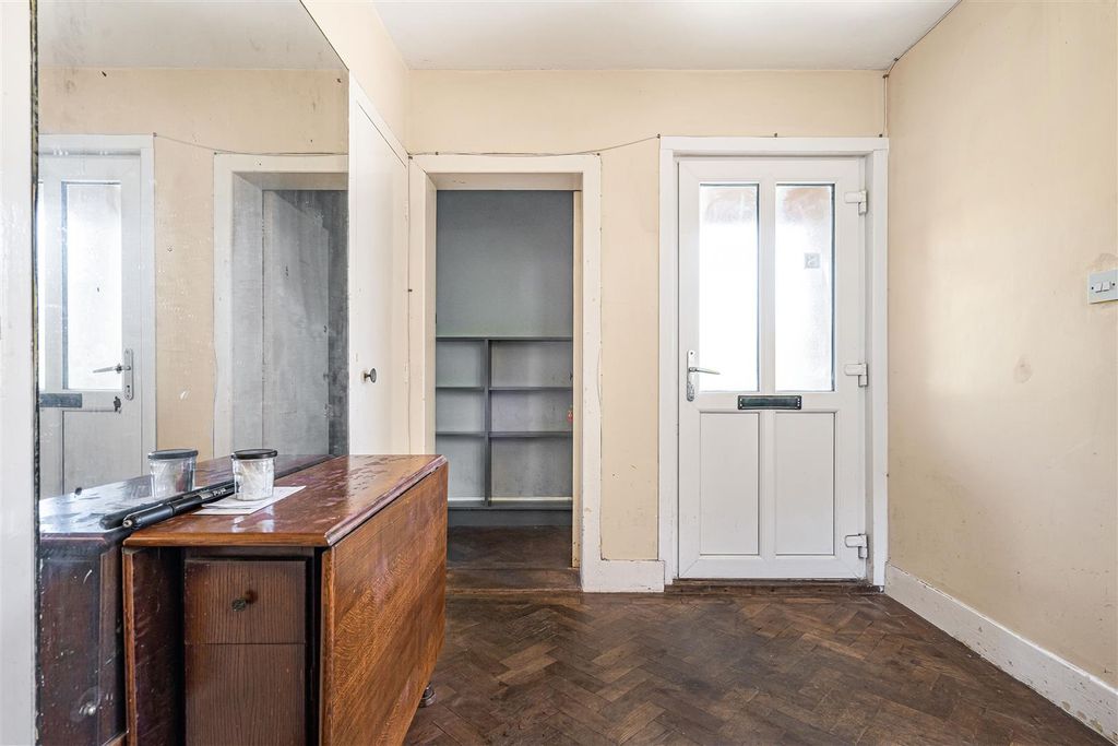 Property photo 3 of 18 2_80902.Jpg