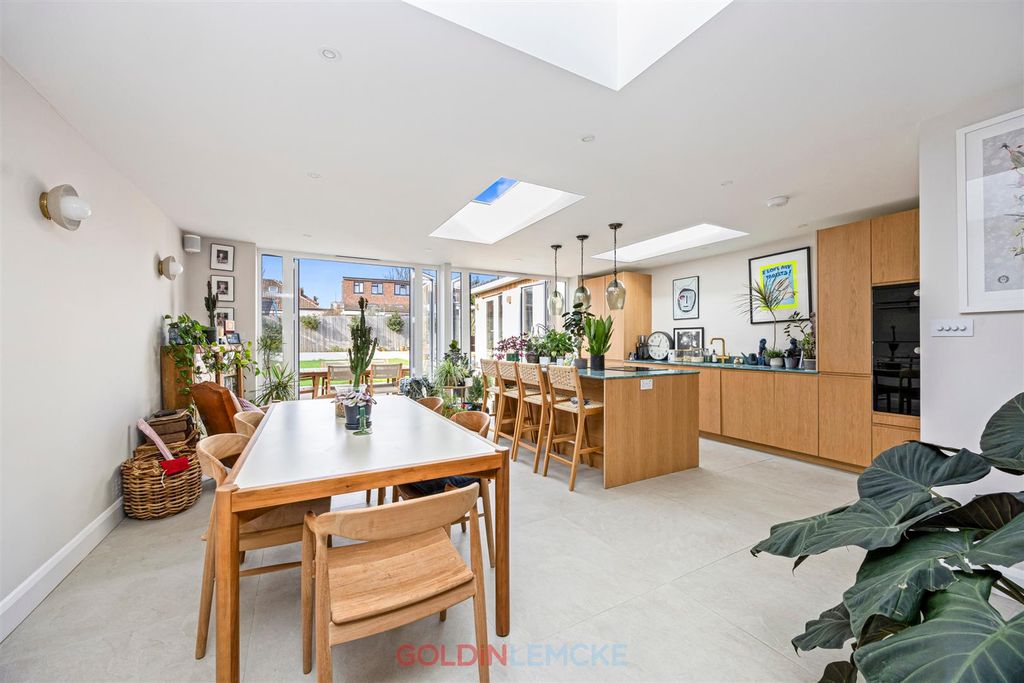 Property photo 2 of 17 Kitchen/Dining Room