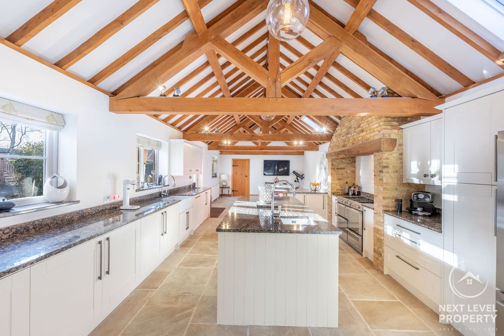 Property photo 1 of 70 Kitchen