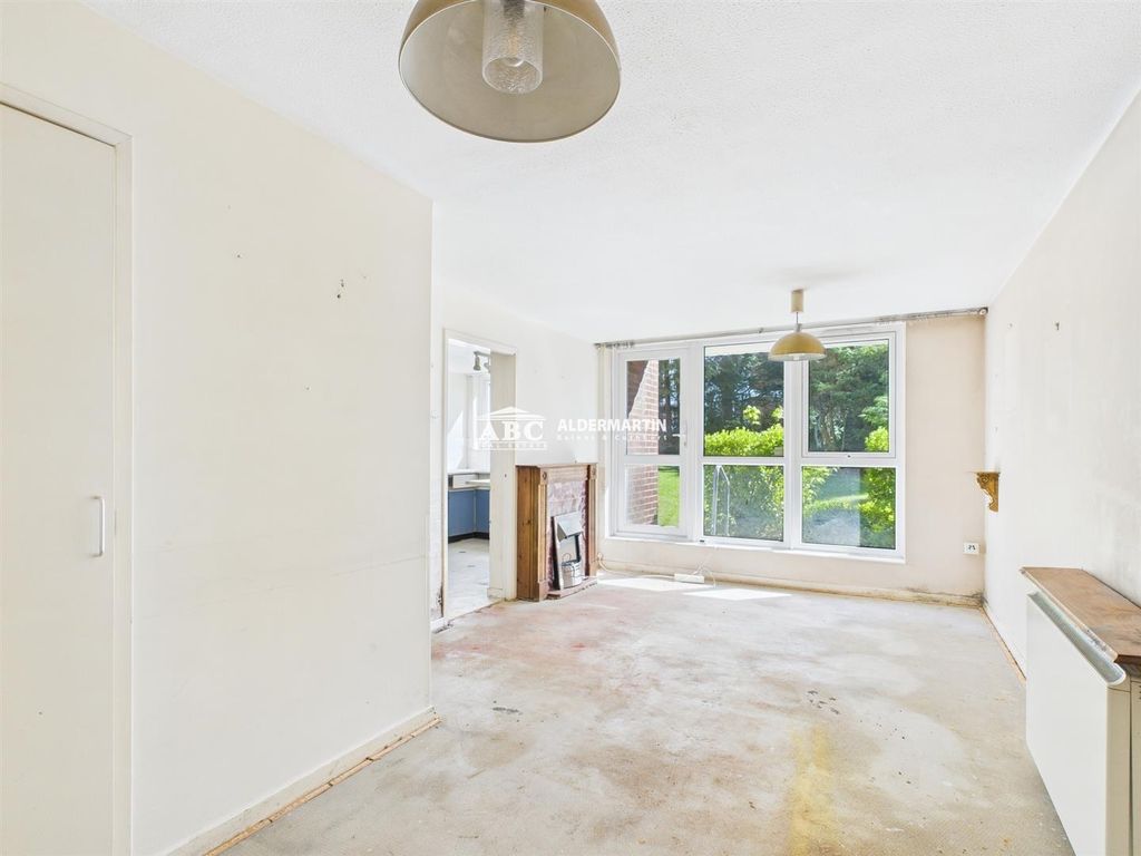 Property photo 1 of 10 Cam03215G0-Pr0065-Still006.Jpg