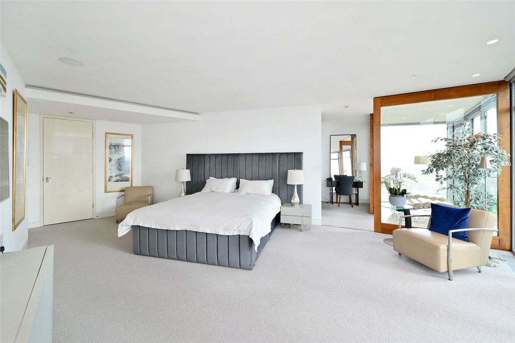 Property photo 3 of 19 Bedroom