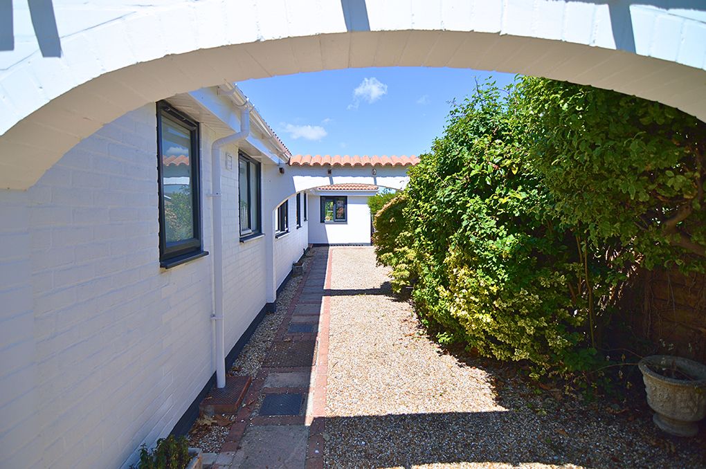 Property photo 2 of 27