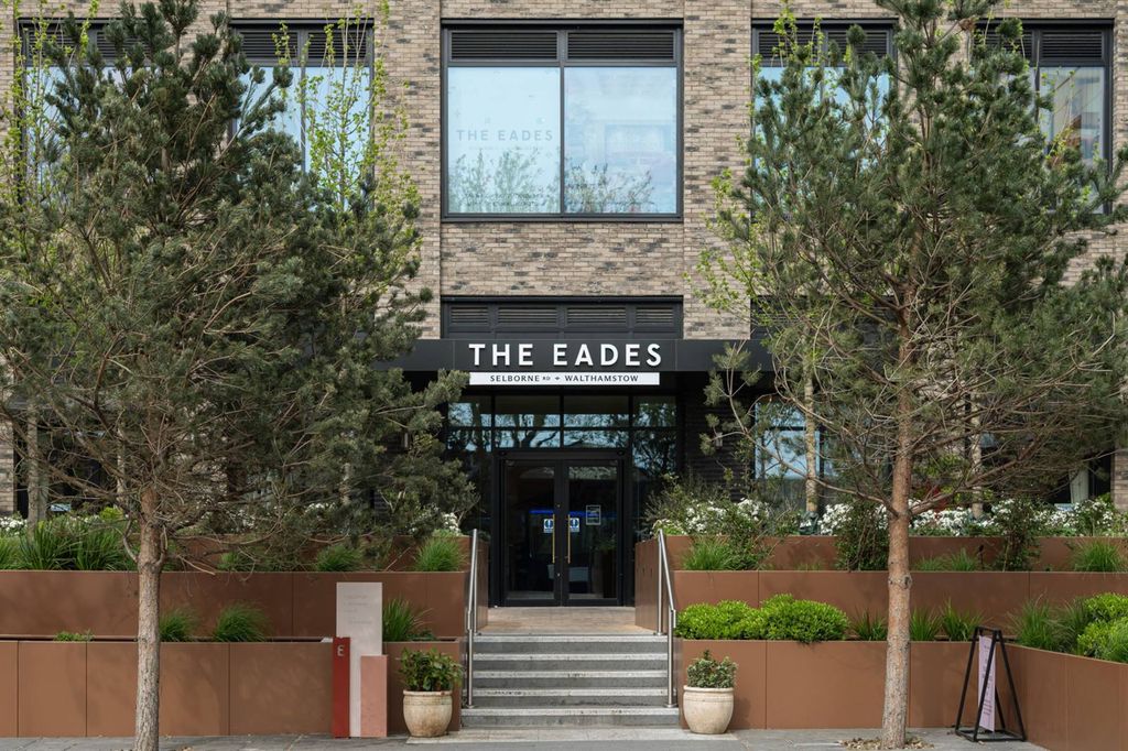 Property photo 2 of 33