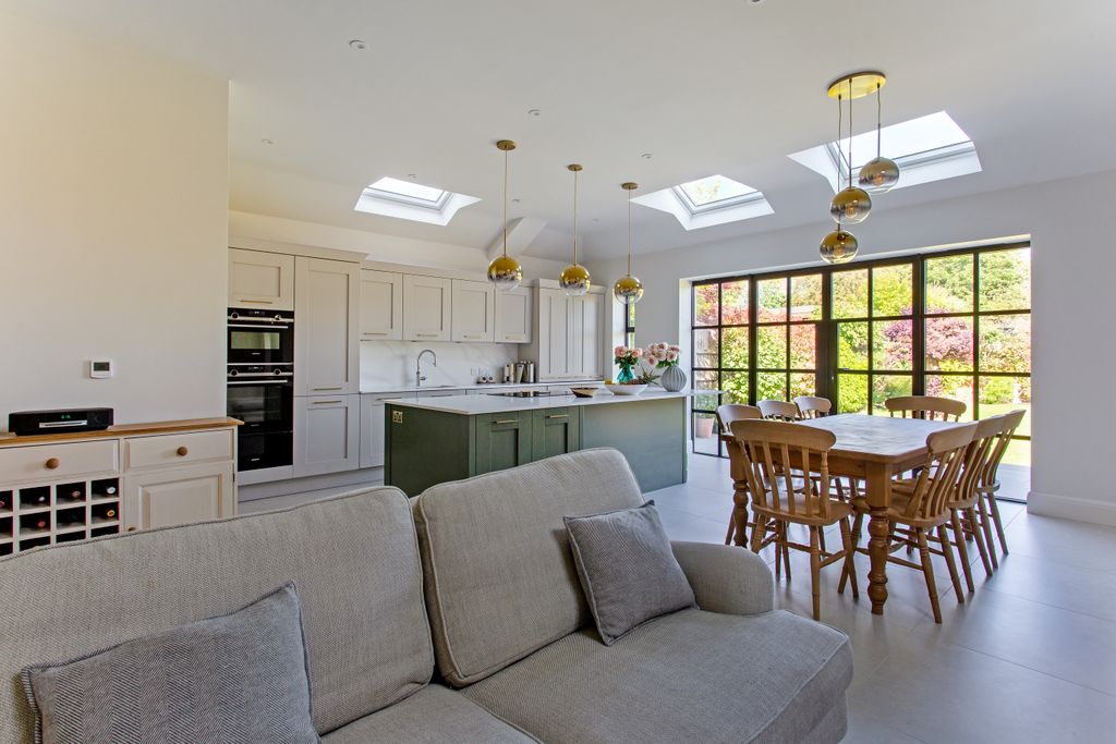 Property photo 3 of 12 Kitchen Dining Room