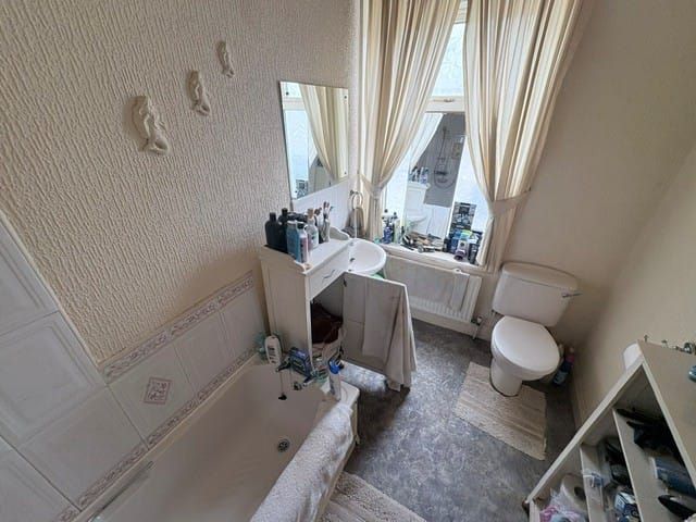 Property photo 3 of 6