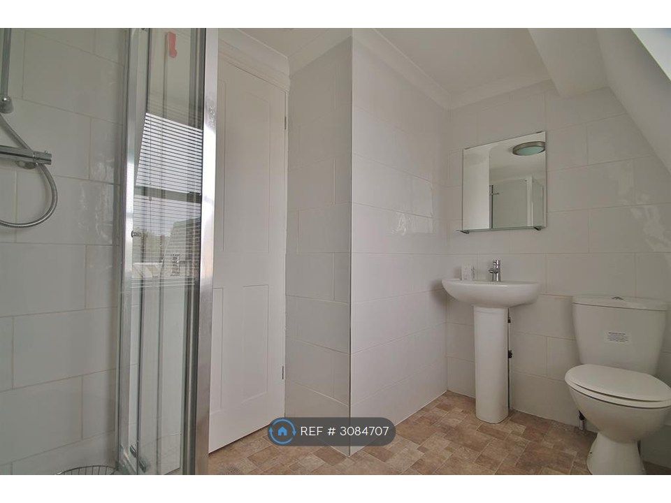 Property photo 2 of 5 Ensuite