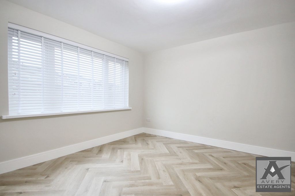 Property photo 3 of 11 Gallery