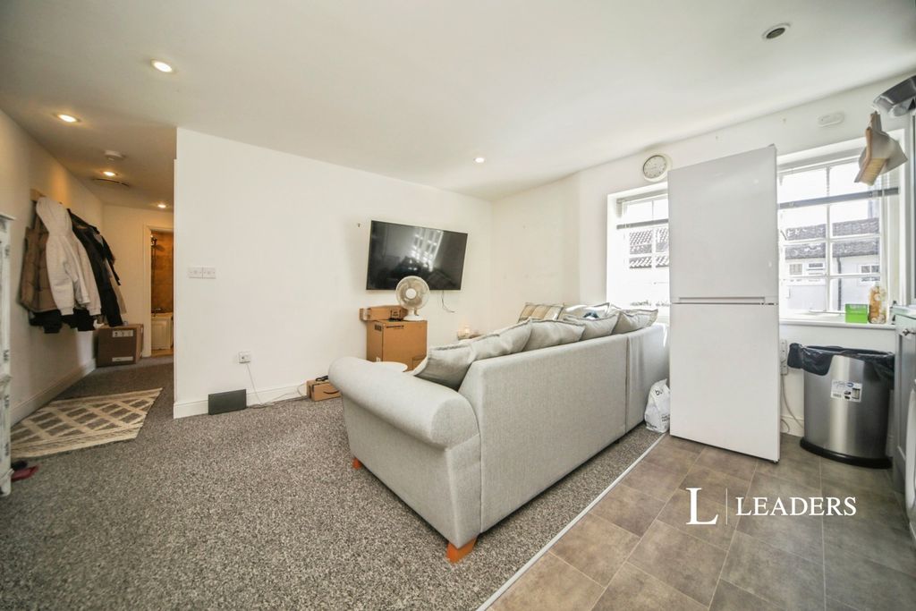 Property photo 3 of 8 Pbox-Img.Jpg