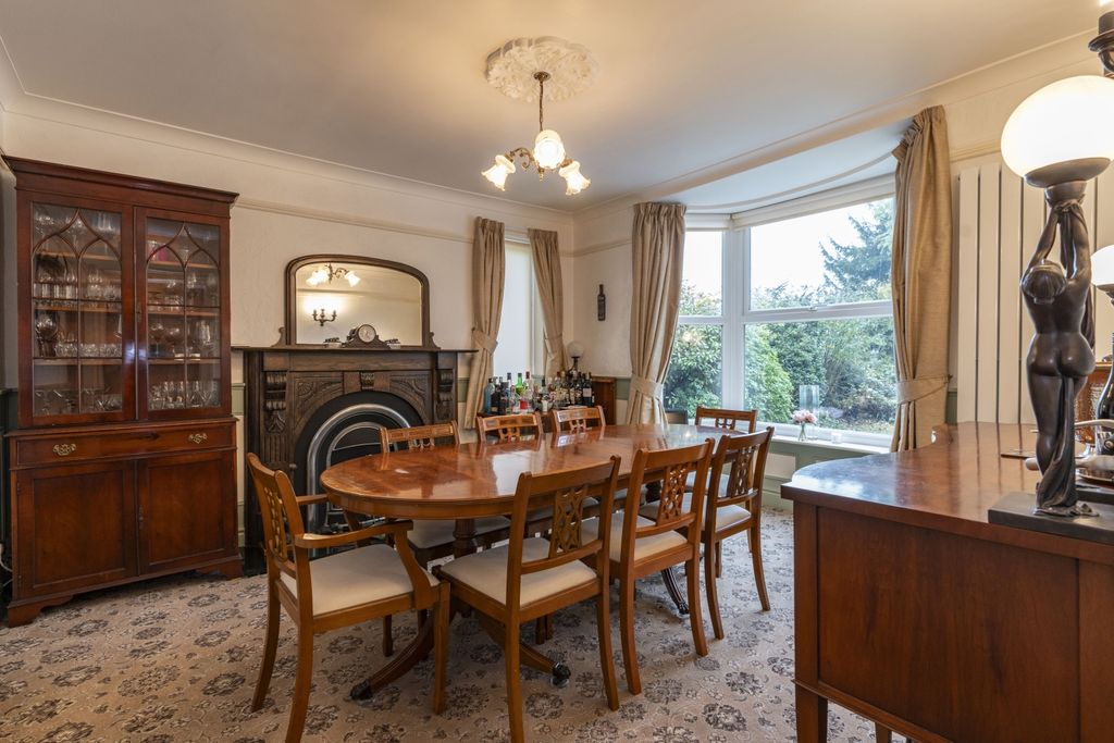 Property photo 3 of 21 Dining Room