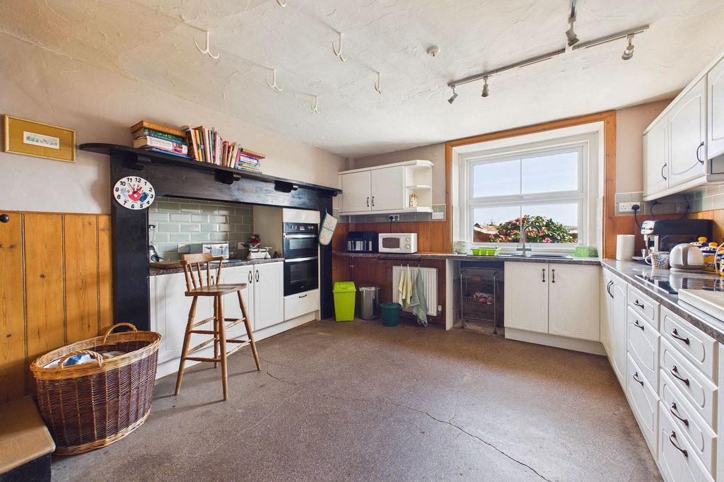 Property photo 3 of 37