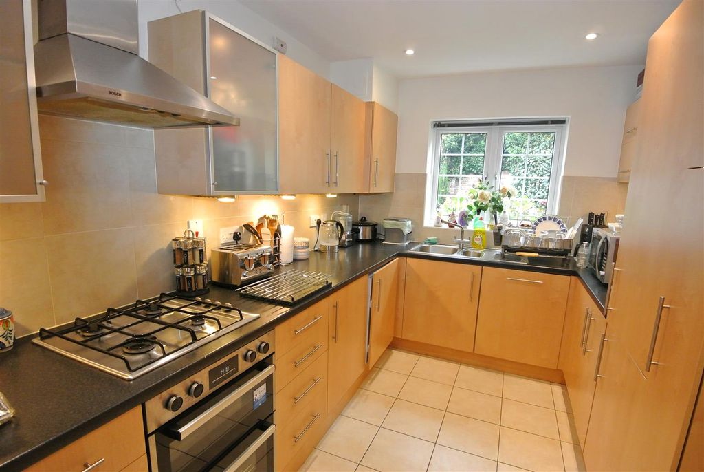 Property photo 3 of 18 Kitchen.Jpg