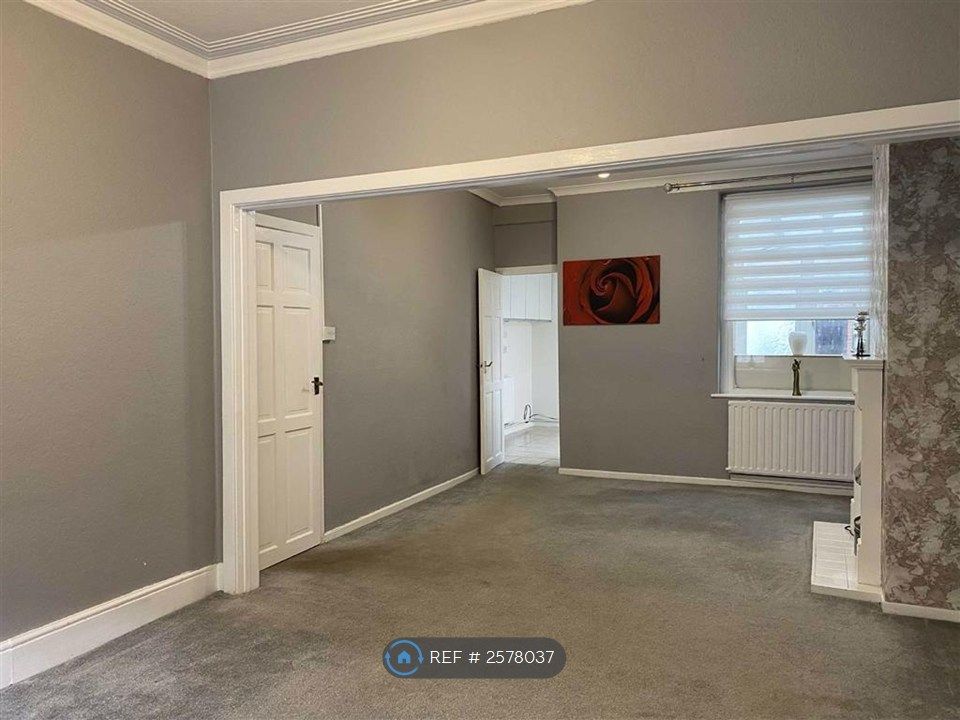 Property photo 3 of 15 Lounge Looking Back From Front