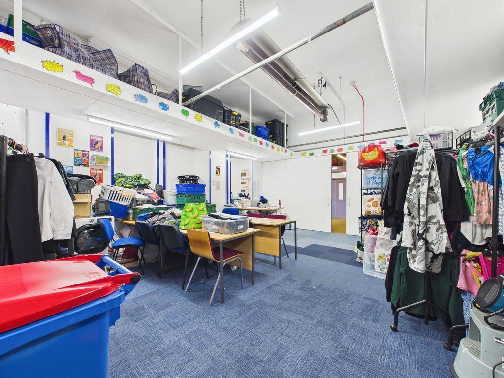 Property photo 2 of 8 Cam03481G0-Pr0139-Still008