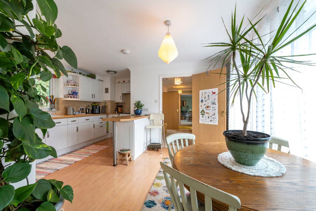 Property photo 1 of 27