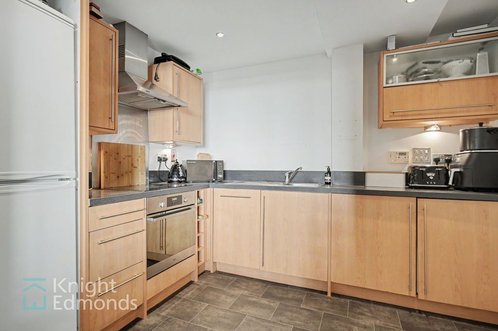 Property photo 2 of 9 Kitchen