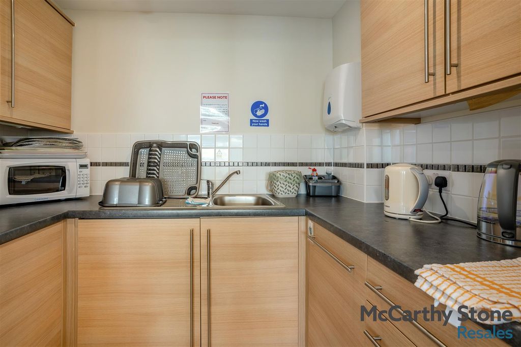 Additional image 5 of 1 bed flat for saleMiddleton Court, Picton Avenue, Porthcawl CF36