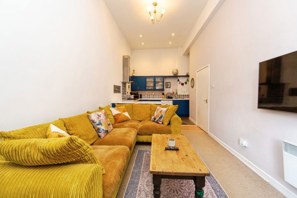 Property photo 3 of 16 Pbox-Img.Jpg