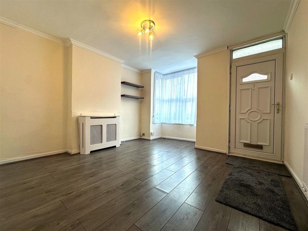 Property photo 2 of 9 Coopers Estate Agents