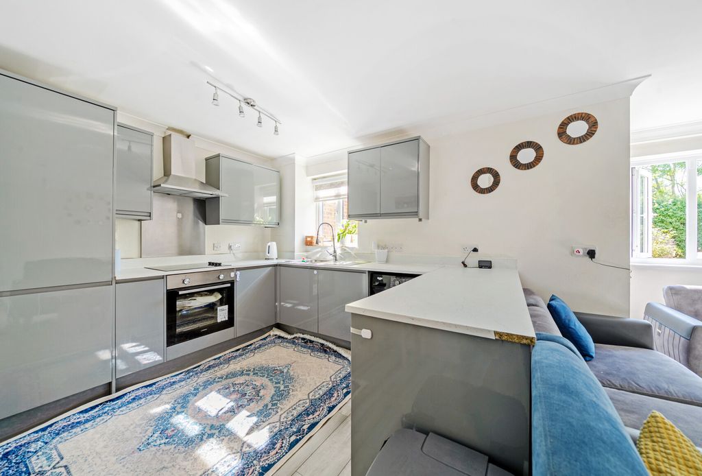 Property photo 2 of 8 9-68236533Ef5d5-1...