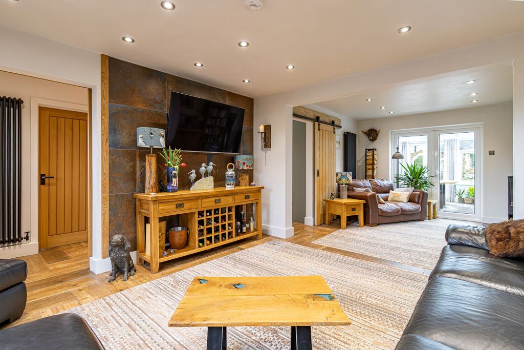 Property photo 3 of 48 4965547