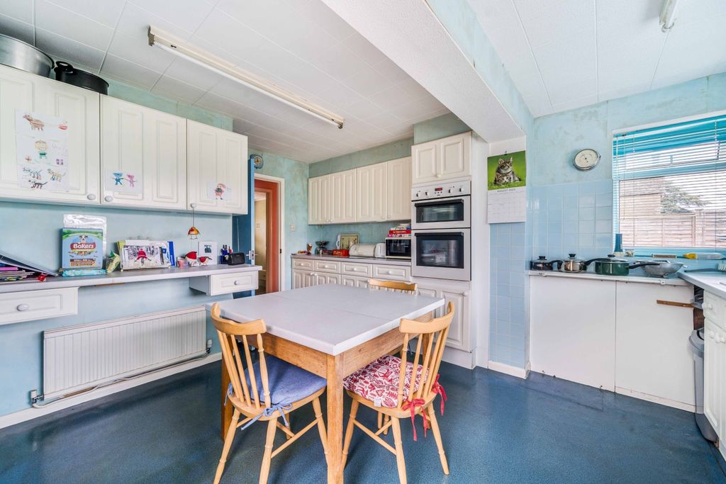Property photo 2 of 10 1345323-11-68Ada299d529F-Arw-1