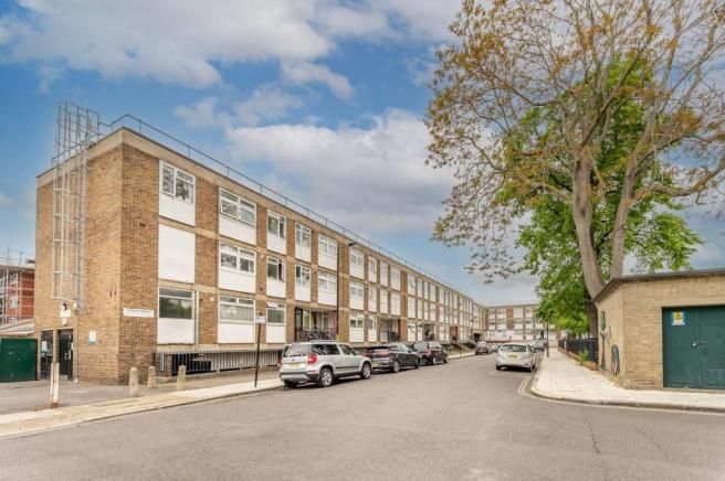Property photo 1 of 1 Nelsons Are Proud To Present This Bright And Airy Three Bedroom Flat Located On The 2nd Floor Of A Stunning Georgian House.