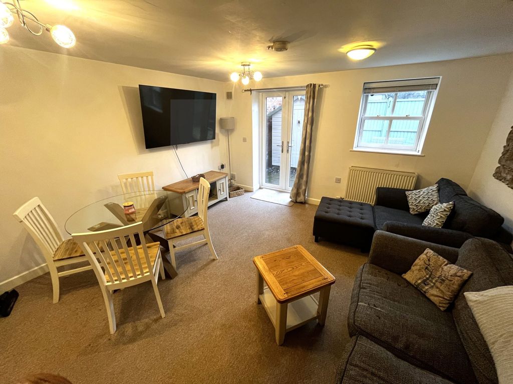 Property photo 3 of 9 Photo 6