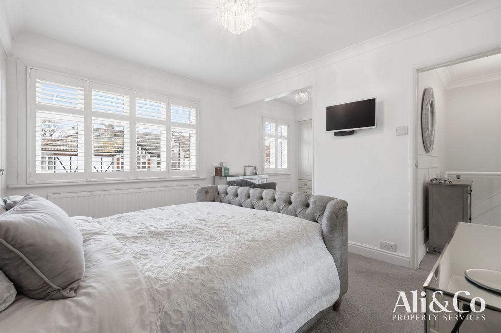Additional image 18 of 4 bed semi-detached house for saleCollege Avenue, Grays RM17