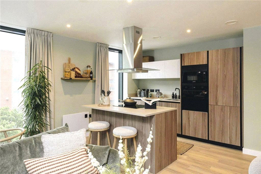 Property photo 2 of 11 Kitchen