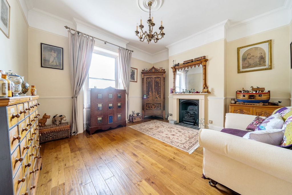 Additional image 8 of 3 bed semi-detached house for saleHigh Street, Fareham, Hampshire PO16