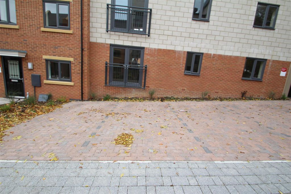 Property photo 2 of 8