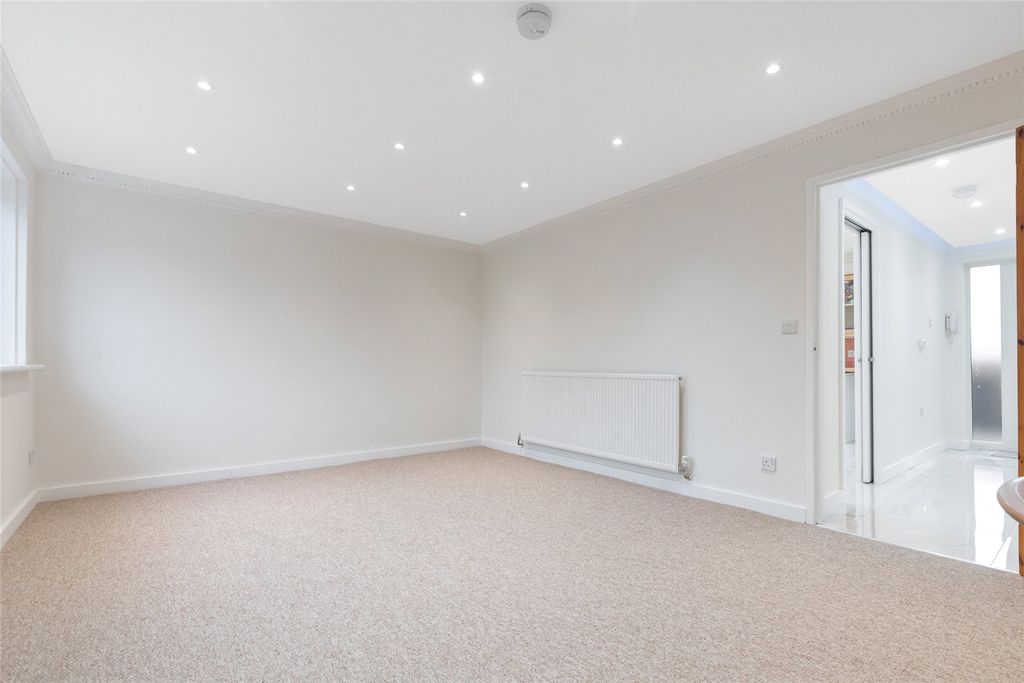 Property photo 3 of 29 Picture No. 25